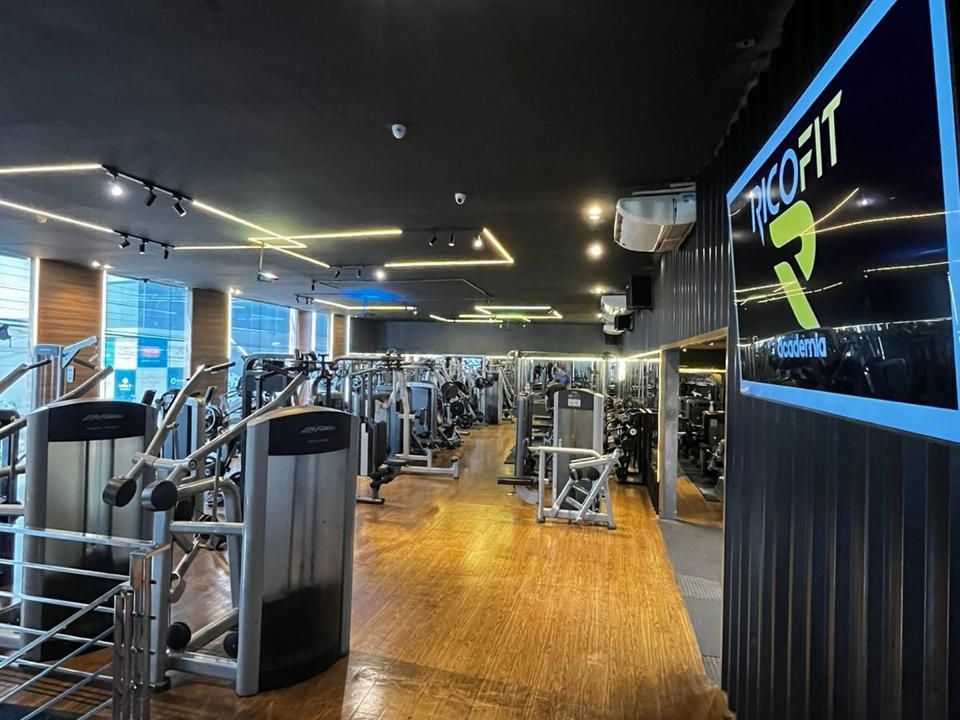 Área de musculação da RICO FIT Academia